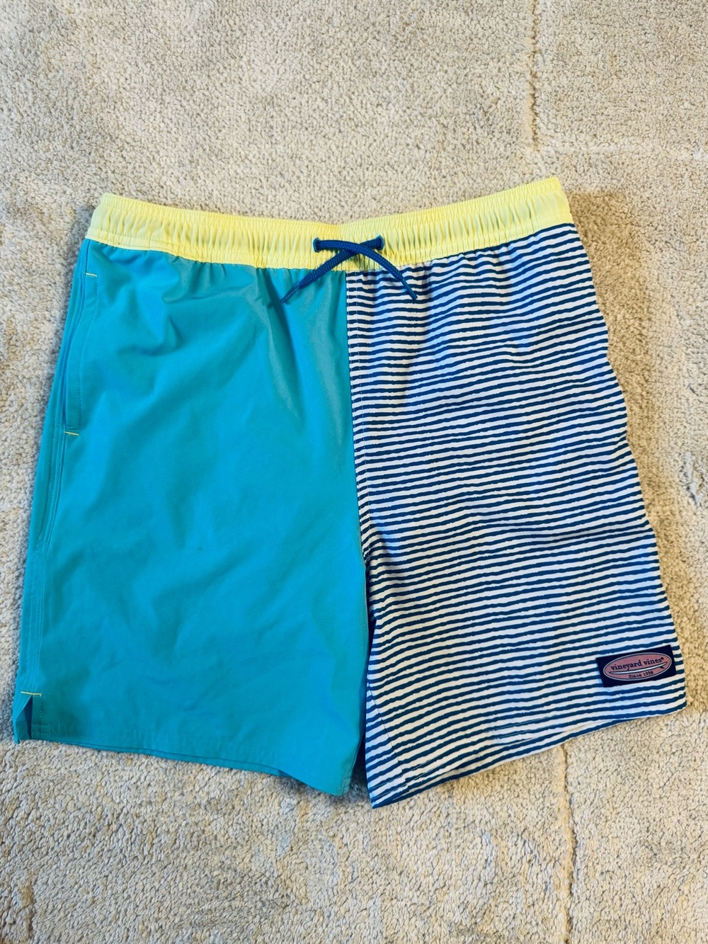 Vineyard Vines Men’s Triple-toned swim trunks
